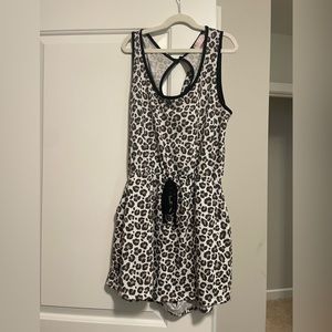 Women’s leopard print romper pink lily M